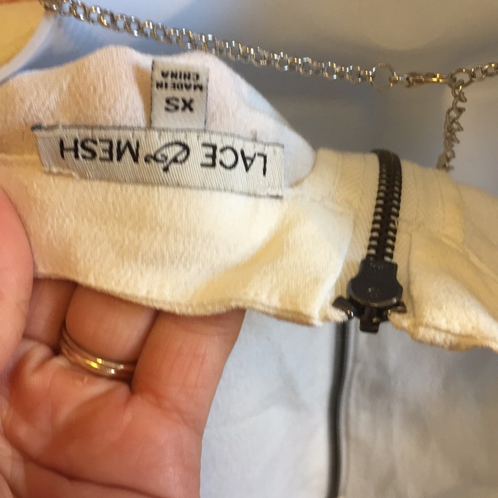 White ModCloth chic Muscle Zippered Tank - Picture 7 of 7